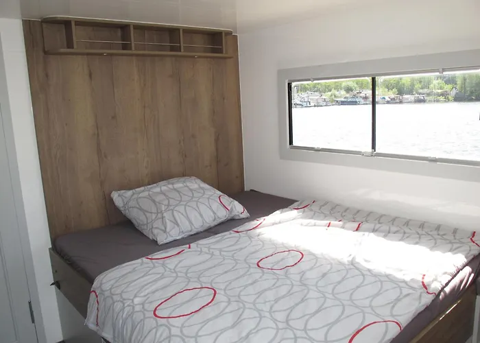 Botel Hausboot Max By Fewo-plan Henn101